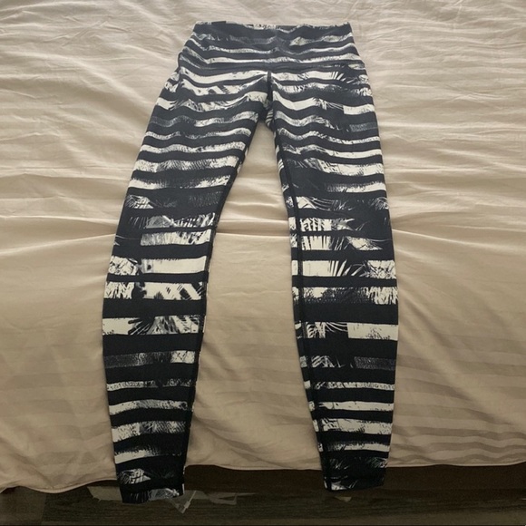 Lululemon Shady palms Wunder under Leggings - Picture 4 of 8